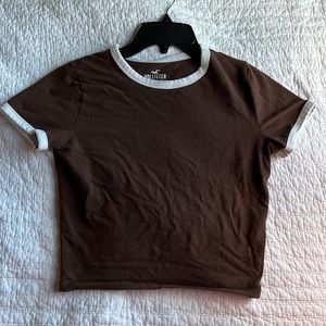 Baby Tee T-Shirt in Brown/white. Brand: Hollister. Size: S